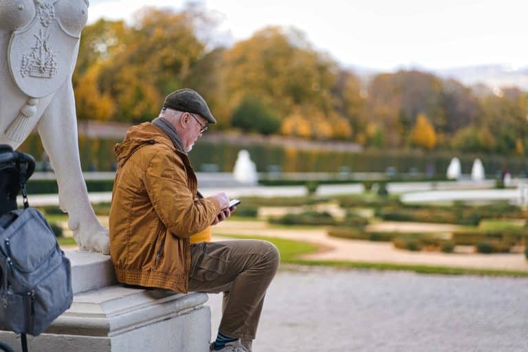 Come la dipendenza dai social ti controlla